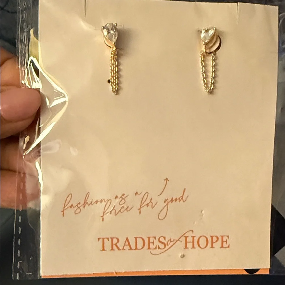 Dewdrop Chain Studs - Picture 3 of 4